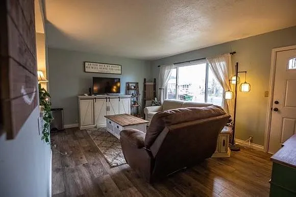 1215 Bristol Ave — Photo 4