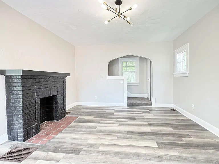 804 Alvison Rd — Photo 2