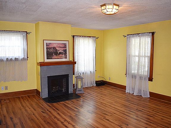 5th image of 55 School St