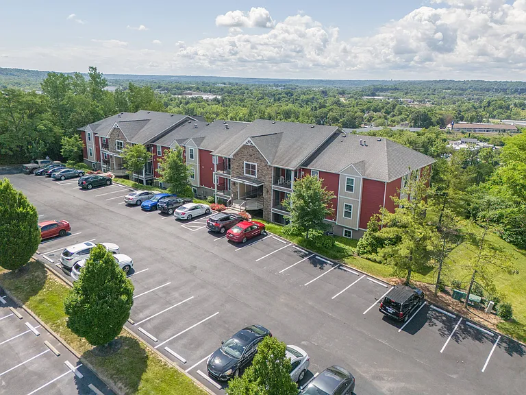 Hilltop Apartments — Photo 49