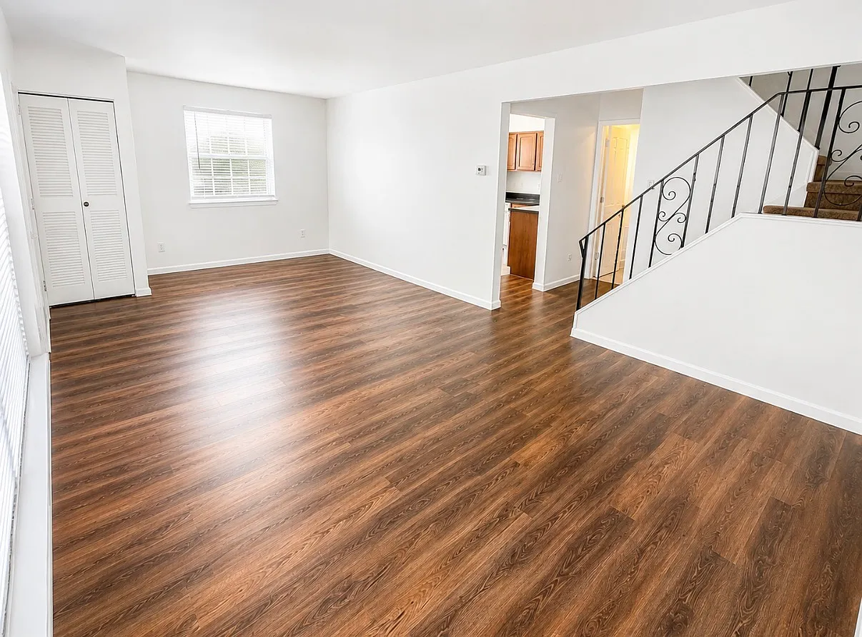 3 bed, 1.5 bath, 1200 sqft, $1,945 — Photo 2