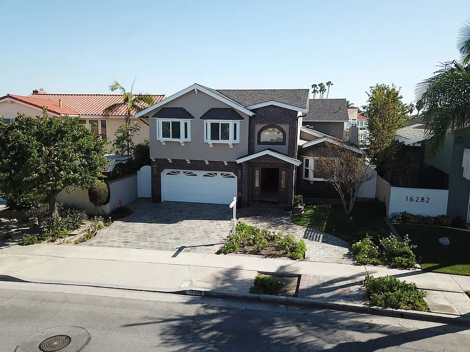 16276 Wayfarer Ln