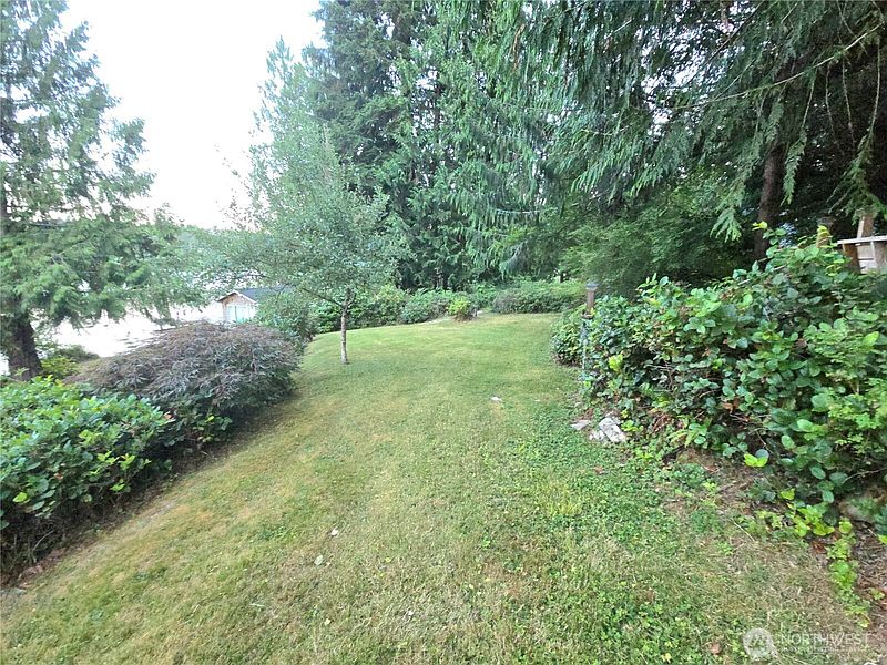 3rd image of 425 W Shore Loop Road