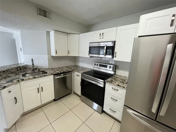 8821 Wiles Rd APT 203, Pompano Beach, FL 33067