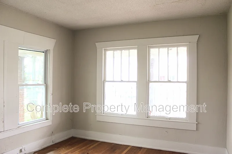 3 bed, 1.0 bath, 1202 sqft, $800 — Photo 2