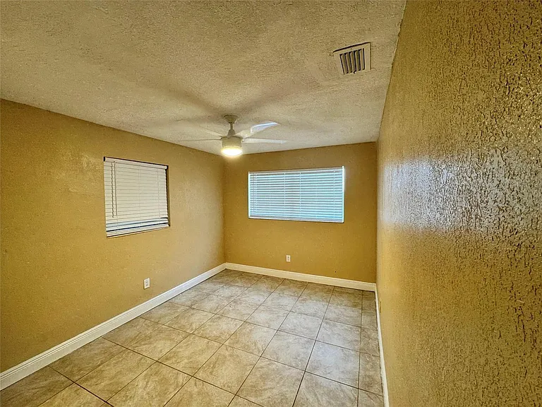 2091 Oleander Dr — Photo 7