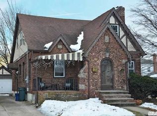 112 3rd St, Garden City Park, NY 11040