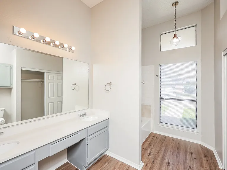 2728 Oak Bend Ln — Photo 13