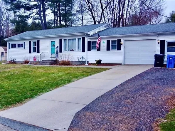 9 Palomino Dr, Cumberland, RI 02864