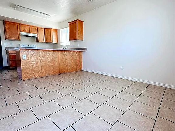 4th image of 828 E Factory St APT 8