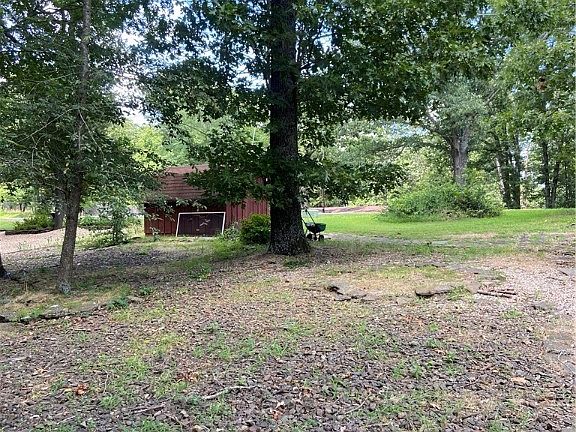 4th image of 8 Pratt Ln