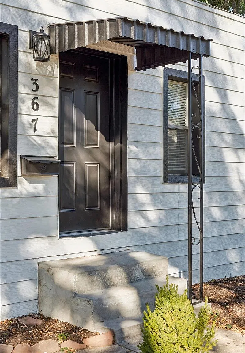 2 bed, 1.0 bath, 765 sqft, $2,300 — Photo 2