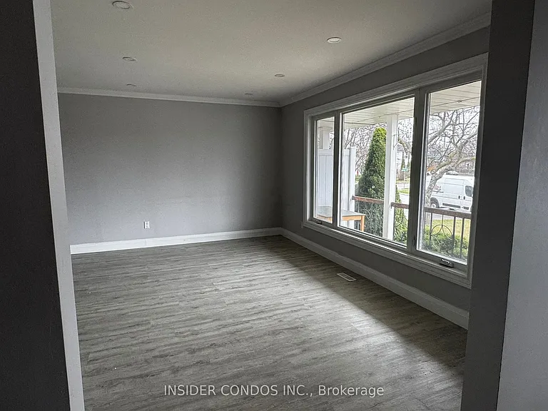 49 Doncaster Dr #UPPER — Photo 23