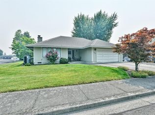 701 Malabar Dr, Central Point, OR 97502
