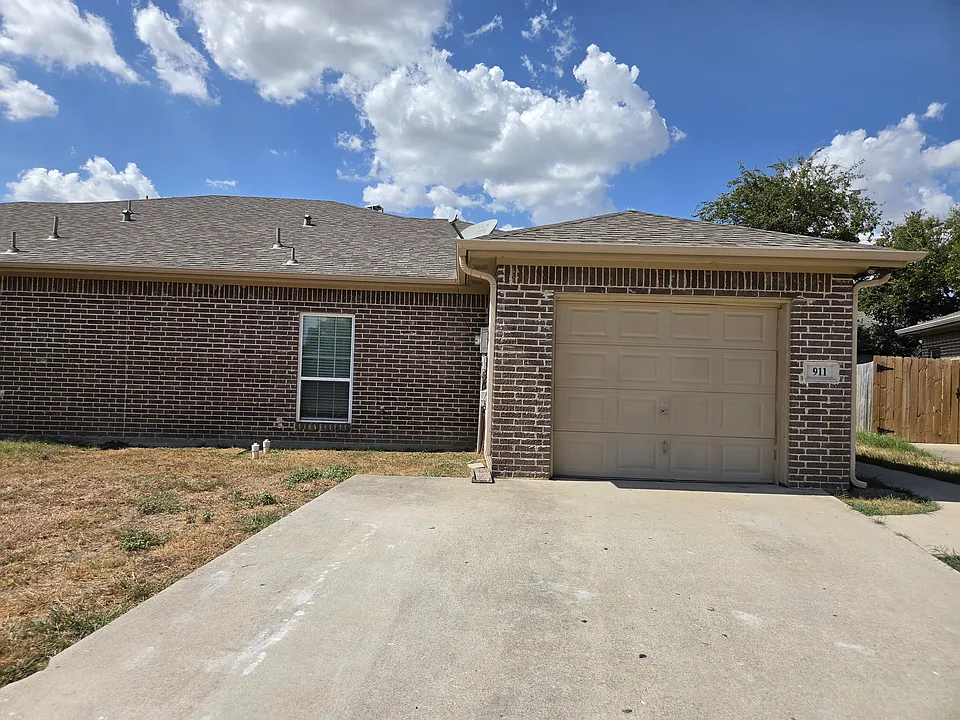 911 Lake Dr
