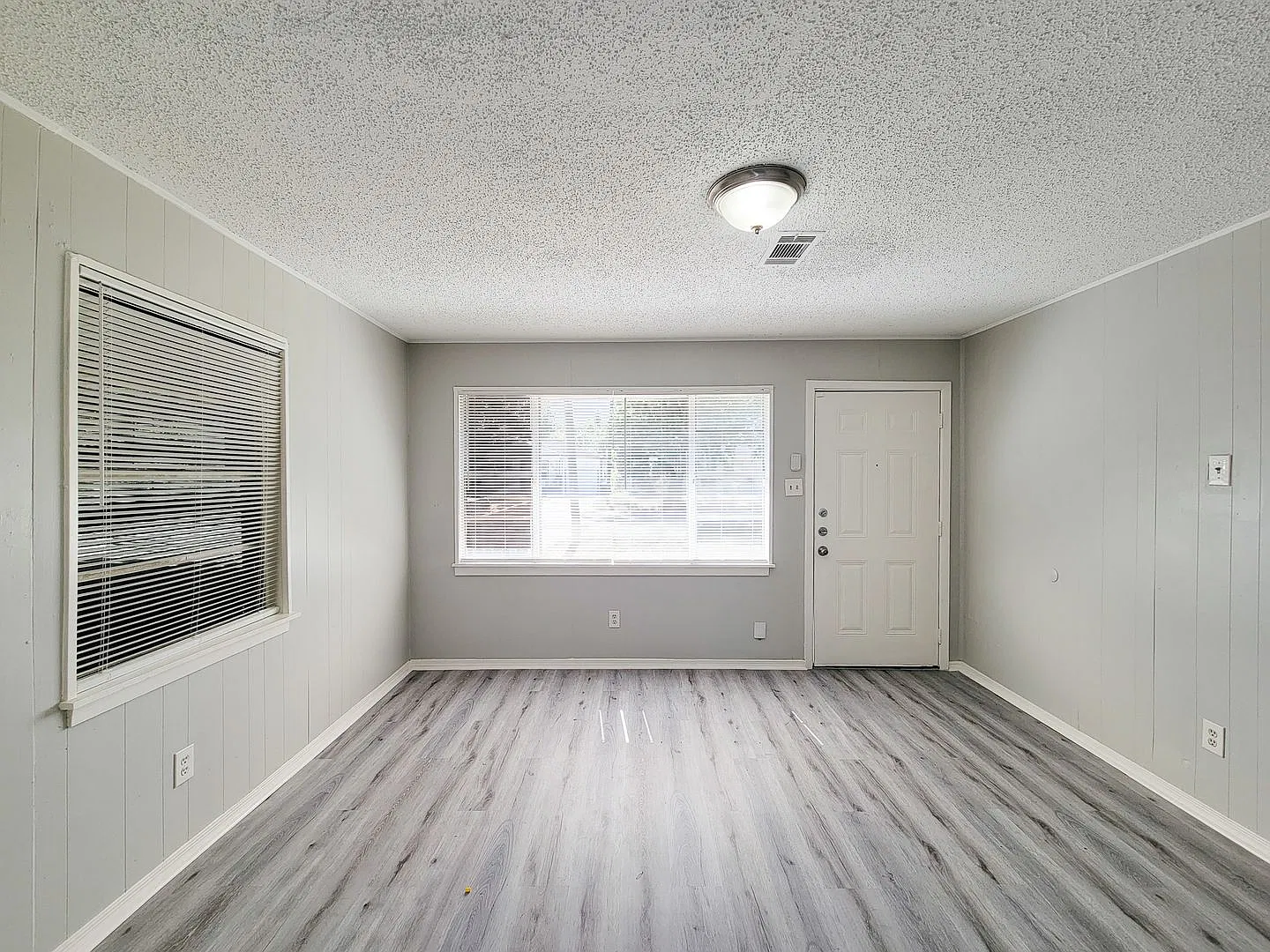 Beautifully Remodeled 4-Bedroom, 2-Bath Home for Lease 5007 Caplin Street, Houston, TX Welcome to... — Photo 3