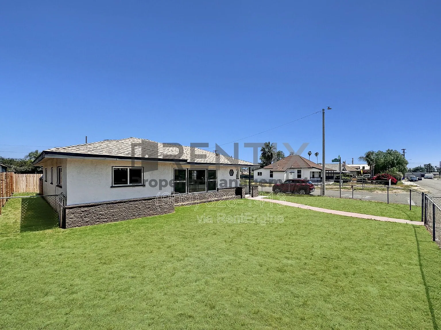 3 bed, 1.0 bath, 1100 sqft, $2,449 — Photo 2