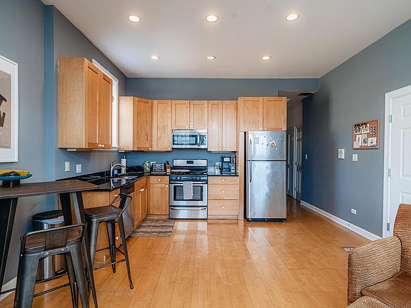 4th image of 509 N Hartland St #2S