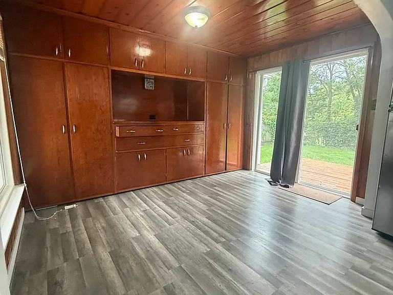923 Carolyn Ave — Photo 4