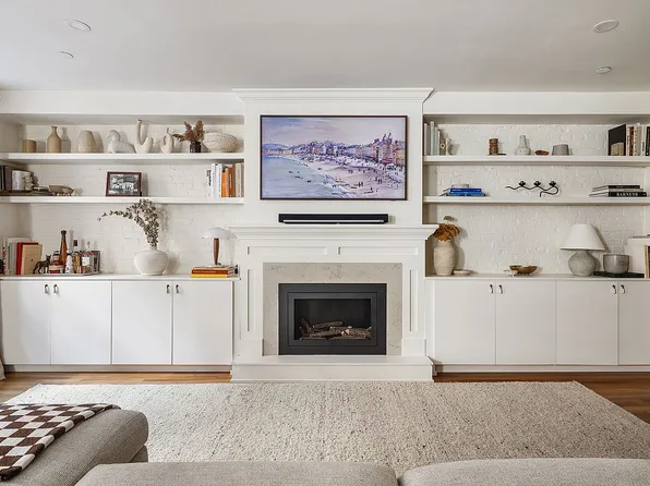 273 Water St APT 3R, New York, NY 10038