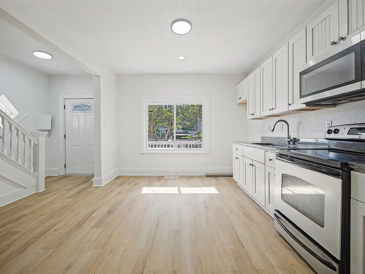 4 bed, 1320 sqft, $2,350 — Photo 3