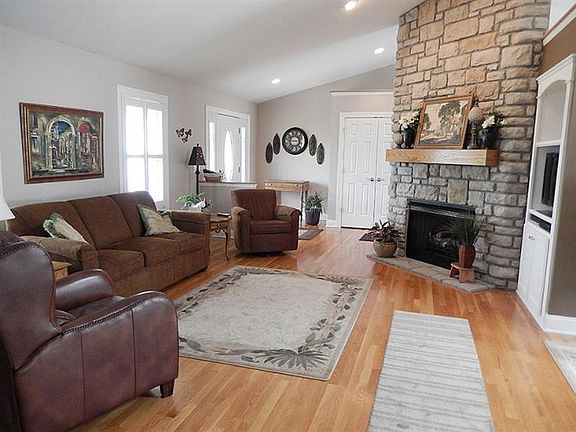 5th image of 2390 Columbine Dr