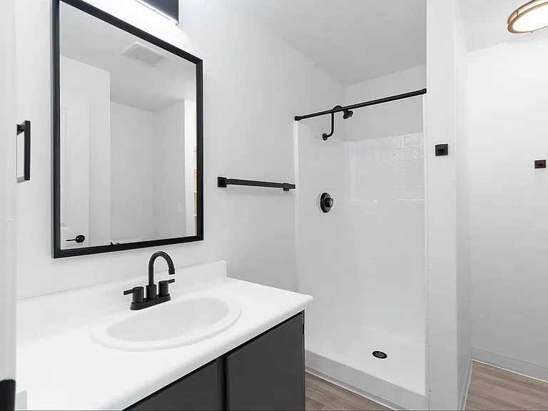 The Rosewood Apartments — Photo 3