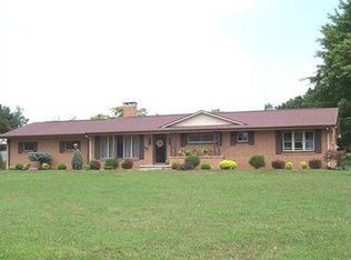 1639 Center Church Rd, Ellwood City, PA 16117