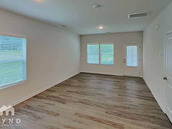 5th image of 2229 Beauty St