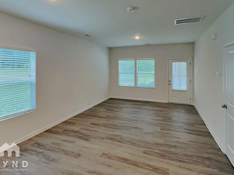 2229 Beauty St — Photo 4
