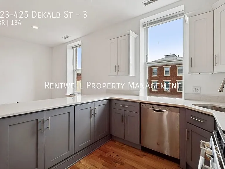 423-425 Dekalb St #3 — Photo 2