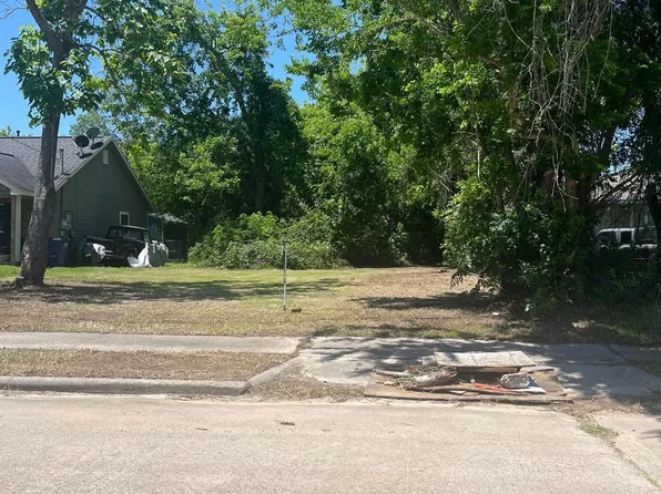 317 S Fulton St, Texas City, TX 77591