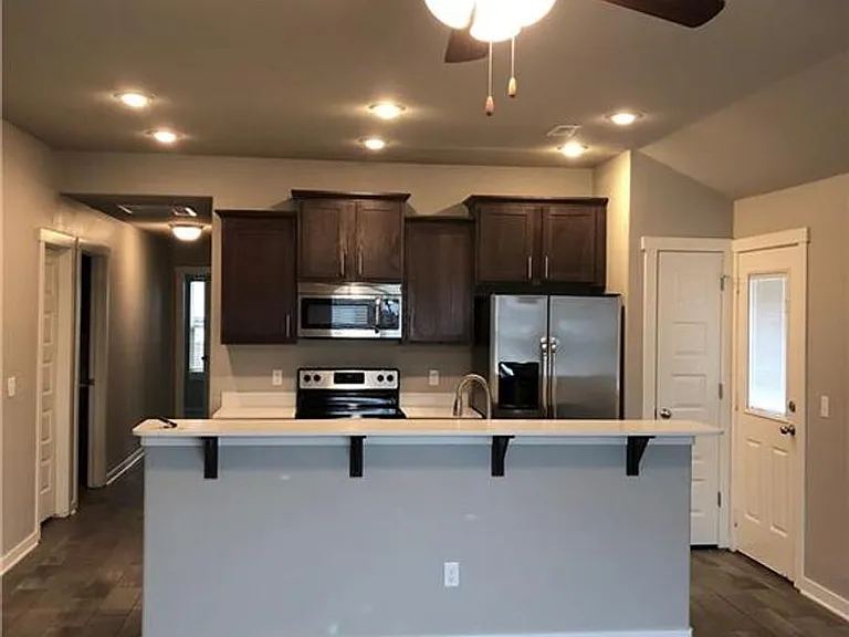704 W Weymouth St — Photo 3