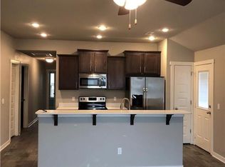 806 W Weymouth, Siloam Springs, AR 72761