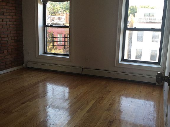 5th image of 60 Putnam Ave