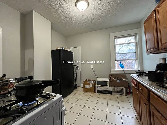 4th image of 8-10 Oakland St #3