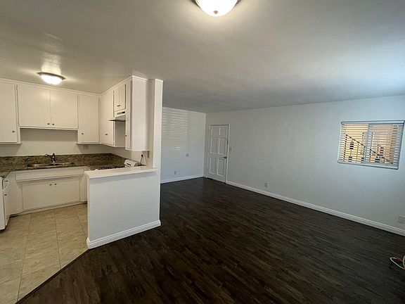 4th image of 2319 N Catalina St APT A