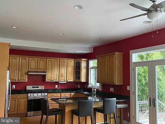 2nd image of 3221 N Pershing Dr