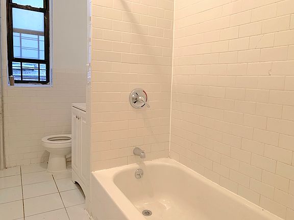 5th image of 3151 Broadway APT 1A