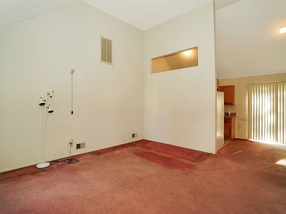 5th image of 87 Samantha Dr