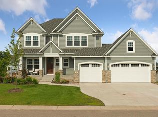 4 Rapp Farm Blvd, North Oaks, MN 55127