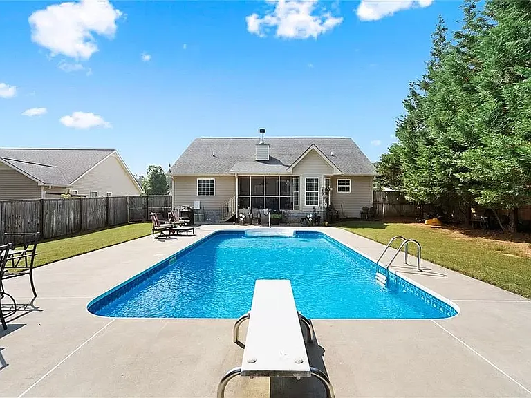91 Round Rock Cir NE — Photo 4