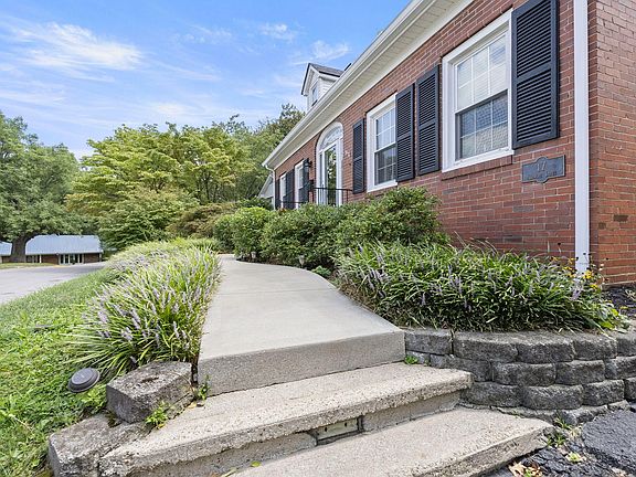3rd image of 17 Ashmore Dr
