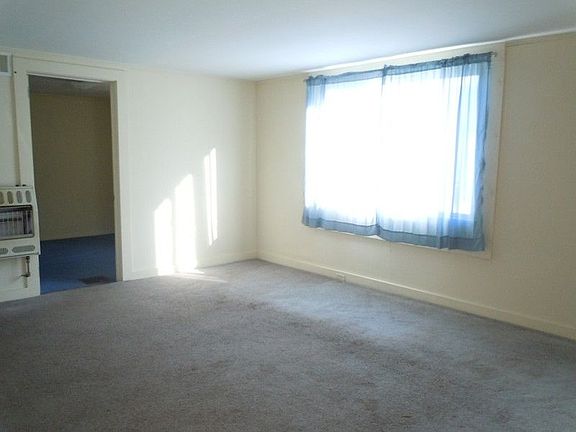 4th image of 393 Antrim Main St