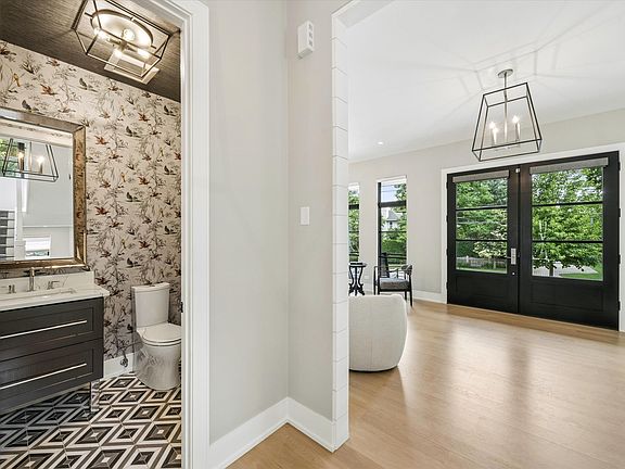 4th image of 314 W 2nd St