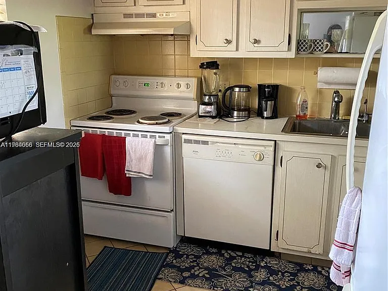 1035 Country Club Dr #104 — Photo 3