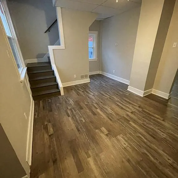 221 N Cherry St — Photo 4