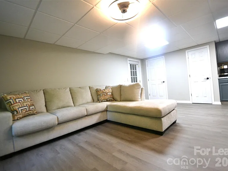 120 Cardinal Dr N — Photo 9
