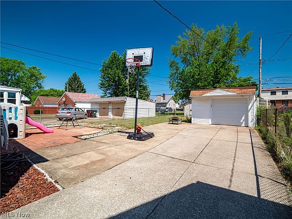 4th image of 8024 Dartworth Dr