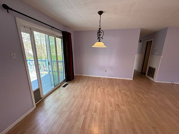 5th image of 107 Oriole St